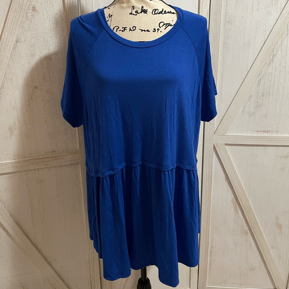 Acting pro royal blue babydoll tee 2X EUC